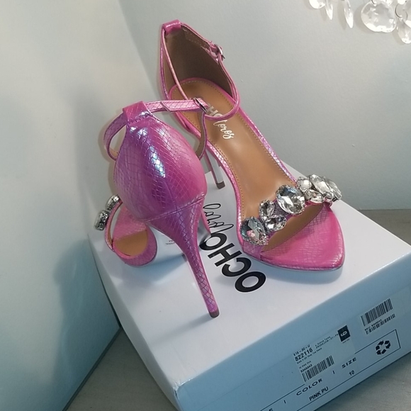 Shoes - Picture 2 of 8